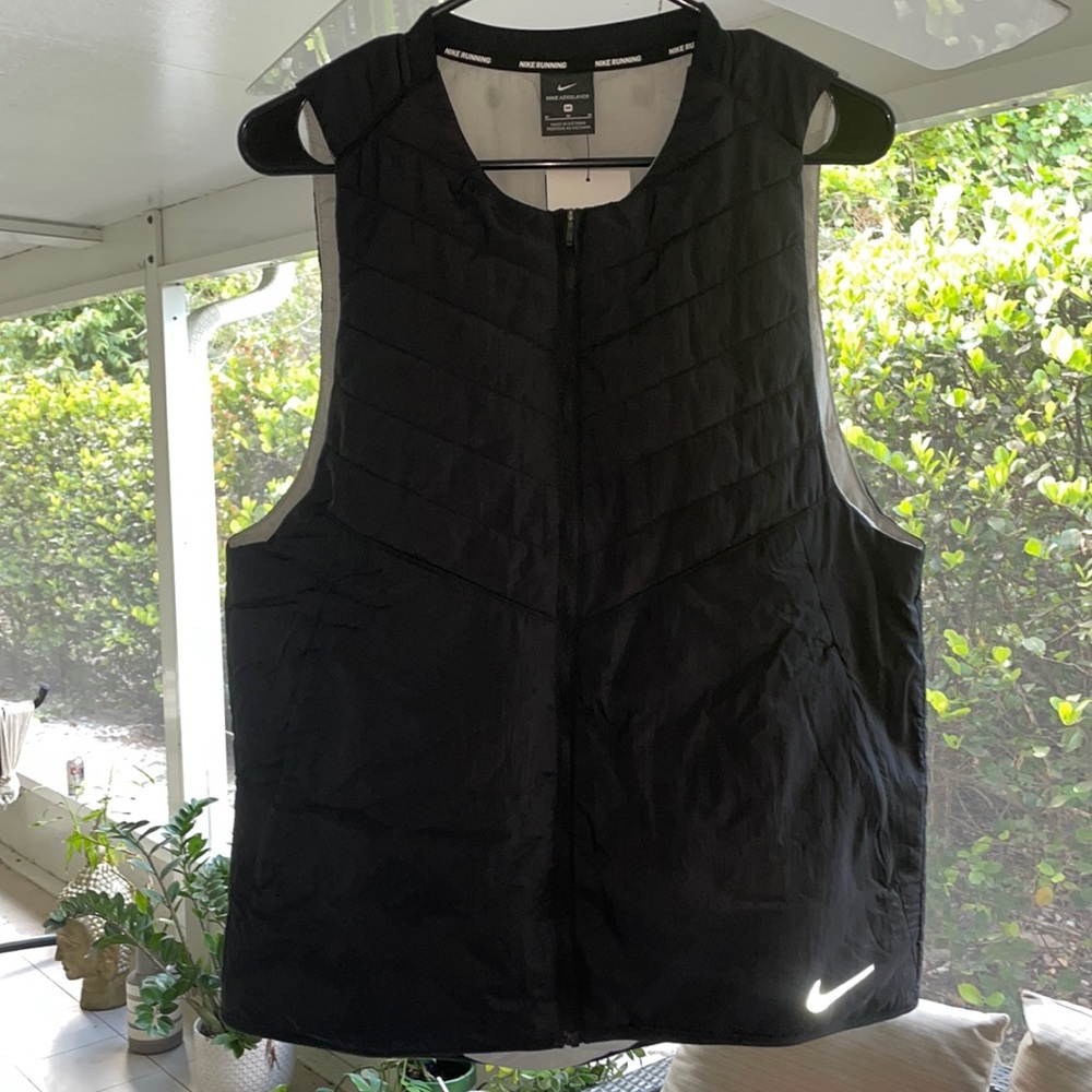 Brand new Nike AreoLayer Repel Vest!